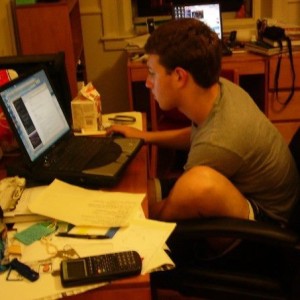 2003 yılında Harvard ikinci sınıf öğrencisi Mark Zuckerberg “Face Mash” isimli bir program inşa etti