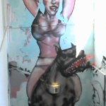 Ofis ayrıca duvarlarında müstehcen grafitilerin yer almasıyla da tanınıyordu.