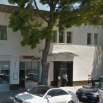 Palo Alto’daki o ofis tamamen alçakgönüllüydü. No.471’deki cam kapıyı görüyor musunuz? Bu kapı sizi mekana götüren bir merdiven serisine çıkarıyordu.