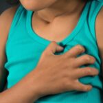 Göğüs ağrısı, nefes almada zorluk ve çabuk yorulma belirtilerini dikkate alın!