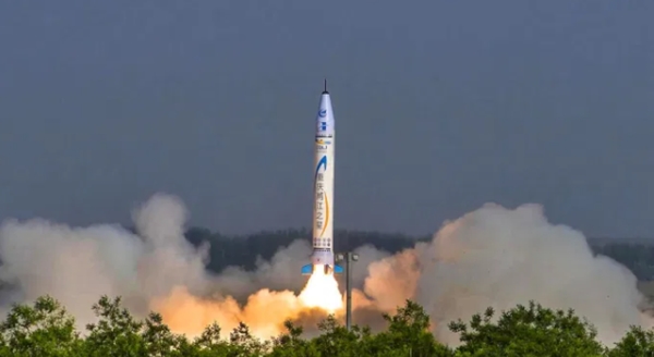 Çin, sıvı propergol ile çalışan yeni bir füzenin ilk kat motorunun son montajını tamamladı.