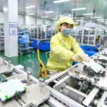 Çin’in lityum pil ihracatı, bu yılın ilk yarısında geçen yılın aynı dönemine kıyasla yüzde 58,1 oranında arttı. Çin Sanayi ve Bilişim Teknolojileri Bakanlığı tarafından açıklanan son veriler, yılın ilk yarısında Çin’in lityum pil sektörünün üretim miktarının geçen yılın aynı dönemine göre, yüzde 43 artarak 400 gigavat-saate ulaştığını gösterdi. Çin Makine ve Sanayi Endüstrisi Federasyonu Başkan Yardımcısı Luo Junjie, yılın ilk yarısında, elektrikli araç ve lityum pil ihracatının dış ticaretin büyüme ivmesini güçlendirdiğini hatırlattı. Luo, lityum pil ihracatında yılın ilk altı ayında geçen yılın aynı dönemine göre yüzde 58,1 artış kaydedildiğini belirtti.