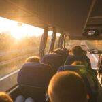 Yerli ve yabancı turistler için Türkiye'nin her köşesine ulaşım imkânı sunan otobüs seferleri, hem konforlu hem de bütçe dostu bir alternatif olarak ön plana çıkıyor.