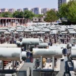 Dicle Elektrik Genel Müdürü Yaşar Arvas, “Dicle Elektrik olarak bölgedeki kaçak elektrik kullanımıyla mücadeleye devam ediyoruz. Türkiye Cumhuriyeti Enerji ve Tabii Kaynaklar Bakanlığı ve Enerji Piyasası Düzenleme Kurumu (EPDK) tarafından belirlenen regülasyonlara uyum gösteren bir elektrik dağıtım şirketi olarak, kaçak elektrikle mücadelede ciddi bir efor sarf ediyoruz. Tarımsal sulama sahalarında kendini gösteren ve sayıları binlere ulaşan kaçak trafoların bertaraf edilmesi için çalışmalar gerçekleştiriyoruz. Kaçak elektrik kullananların normalden 9-10 kat daha fazla enerji tükettiğini gözlemliyoruz. Elektrik iletim hatlarında çoğu kez kalıcı hasarlar bırakan kaçak kullanımın faturası tüm Türkiye’ye çıkıyor.” dedi.