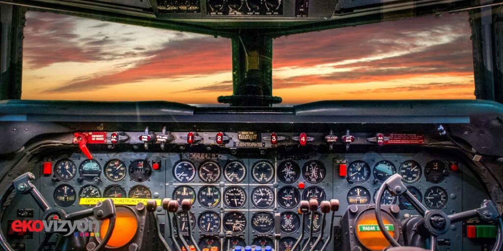 Gözler şimdi de THY'nin yapacağı soruşturmaya çevrildi. Bakalım bu kirli listenin içinde kaç pilot, kaç kabin memuru var? Bu soru, önümüzdeki günlerde havacılık dünyasının ve magazin gündeminin en sıcak konusu olmaya devam edecek gibi görünüyor...