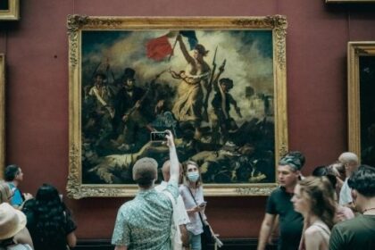 Louvre Müzesinde büyük soygun!