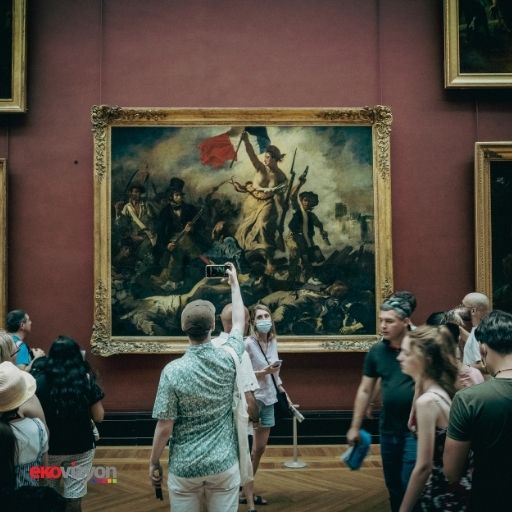 Louvre Müzesinde büyük soygun!