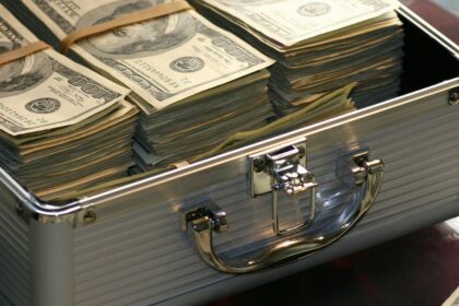 Dolar 44,30 TL seviyesinde dengelendi