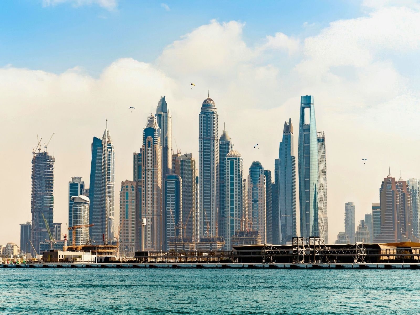 Dubai’de lüks oteller birer birer kapanıyor