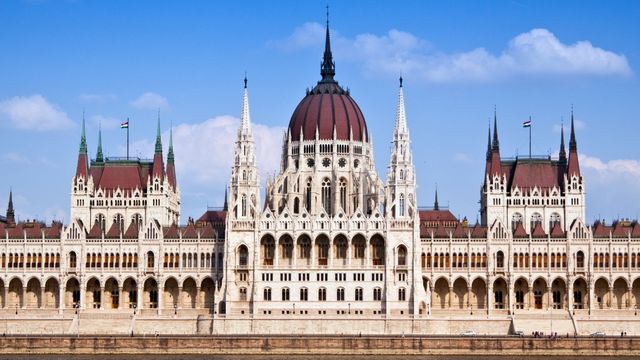 Macaristan’da Orban kaybetti, Magyar kazandı