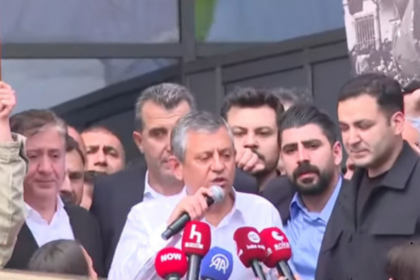 Özgür Özel CHP Genel Merkezi'ni terk etti