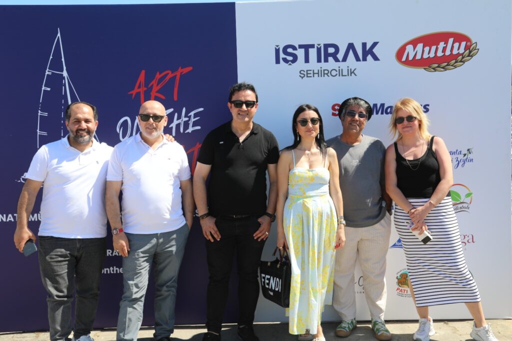Sanat, gastronomi ve deniz kültürünü bir araya getiren Art on the Boat Festivali, gazeteciler, yazarlar, basın mensupları, içerik üreticileri ve sosyal medya temsilcilerinin de katılımıyla yoğun ilgi gördü.