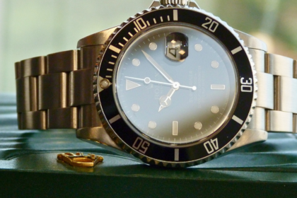 AVM'de rolex saat vurgunu