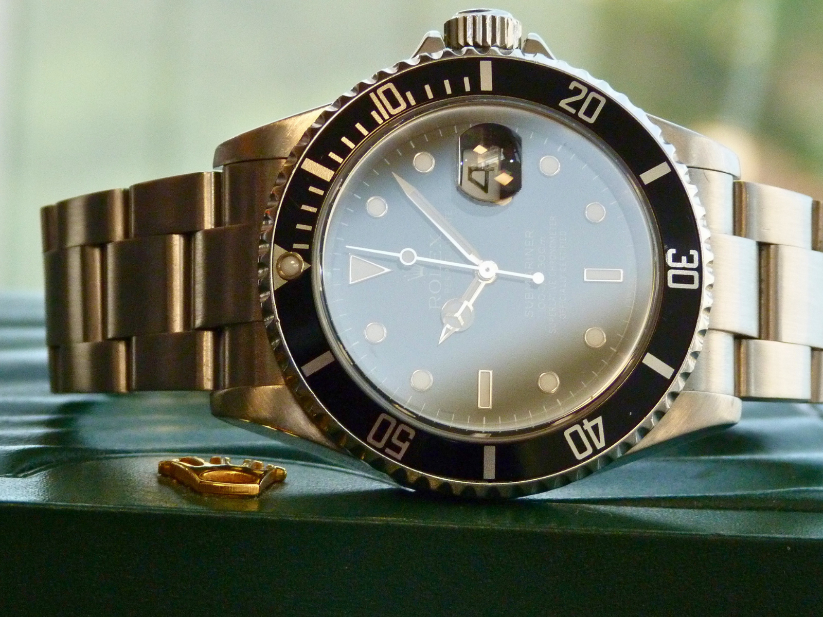 AVM'de rolex saat vurgunu
